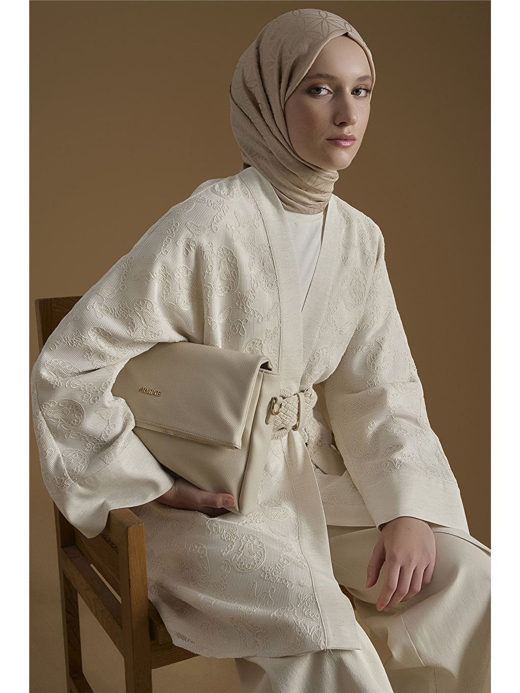 Güpür Detaylı Giy Çık Takım Ekru-2