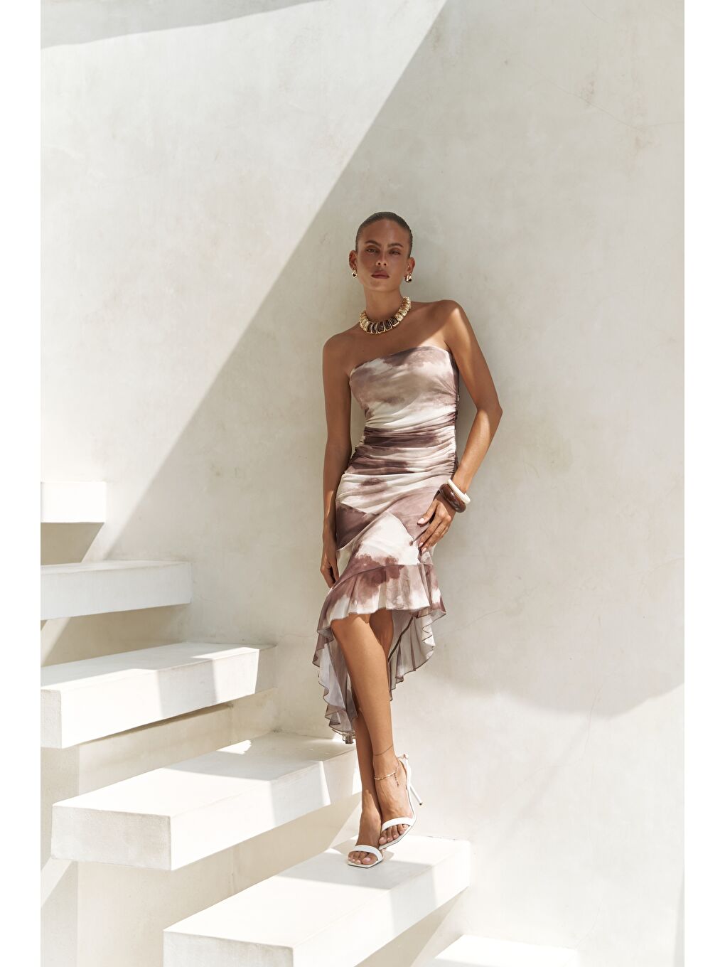 Kahverengi Stracnaha Drape Detaylı Kahve Straplez Elbise-1