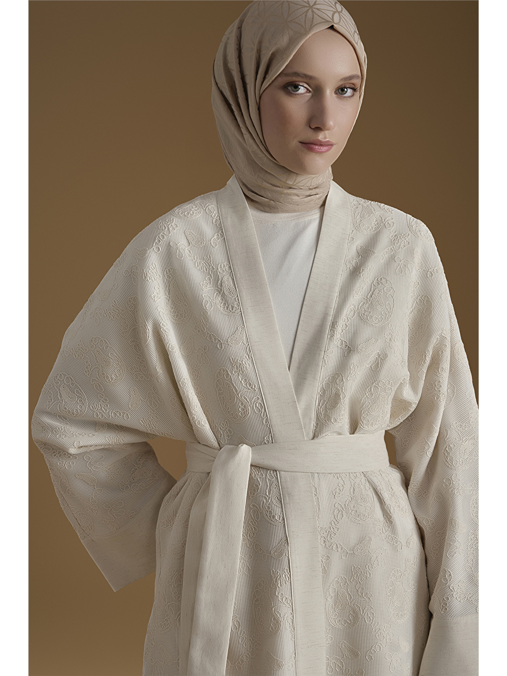 Güpür Detaylı Giy Çık Takım Ekru-3