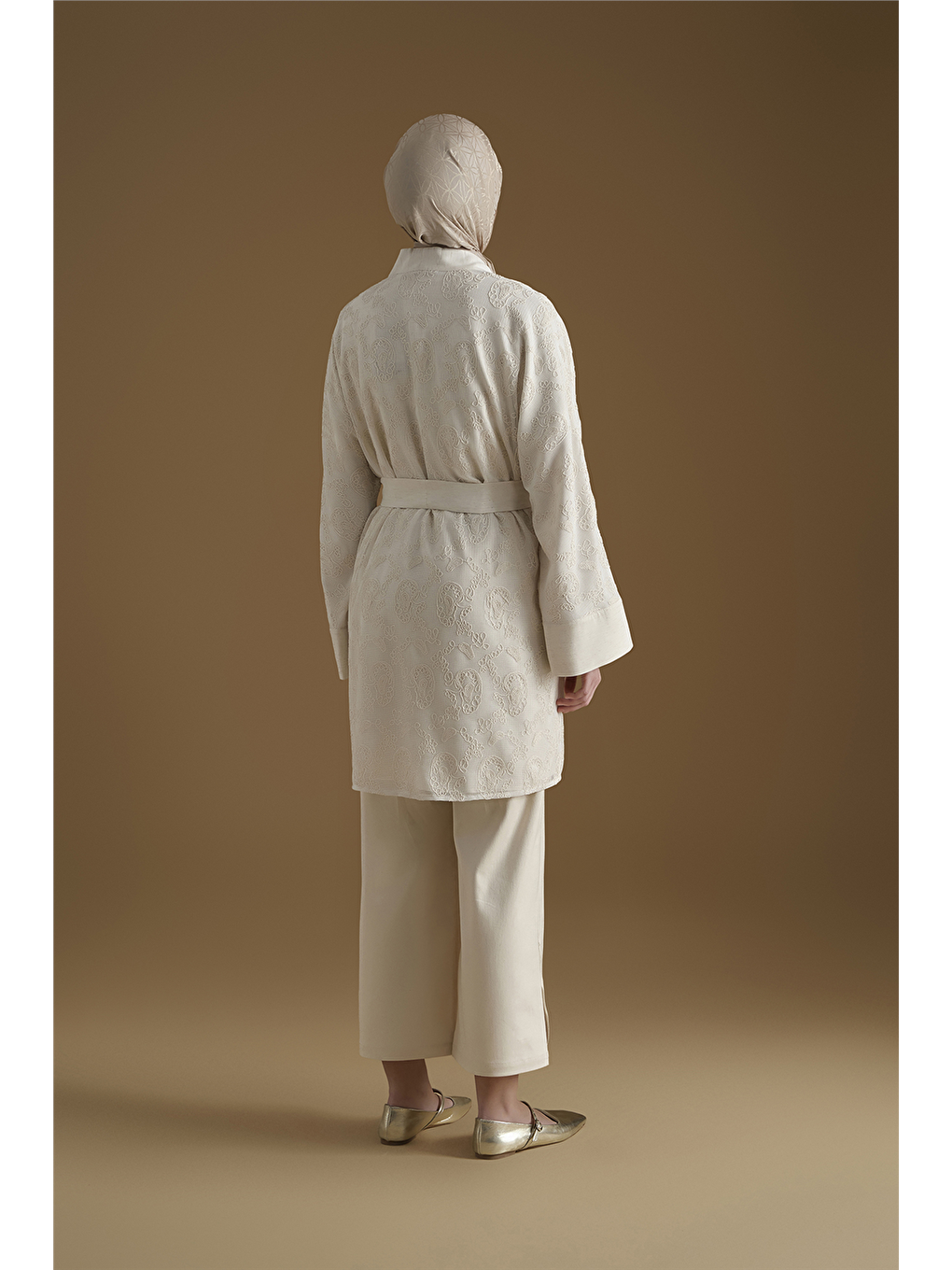 Güpür Detaylı Giy Çık Takım Ekru-4