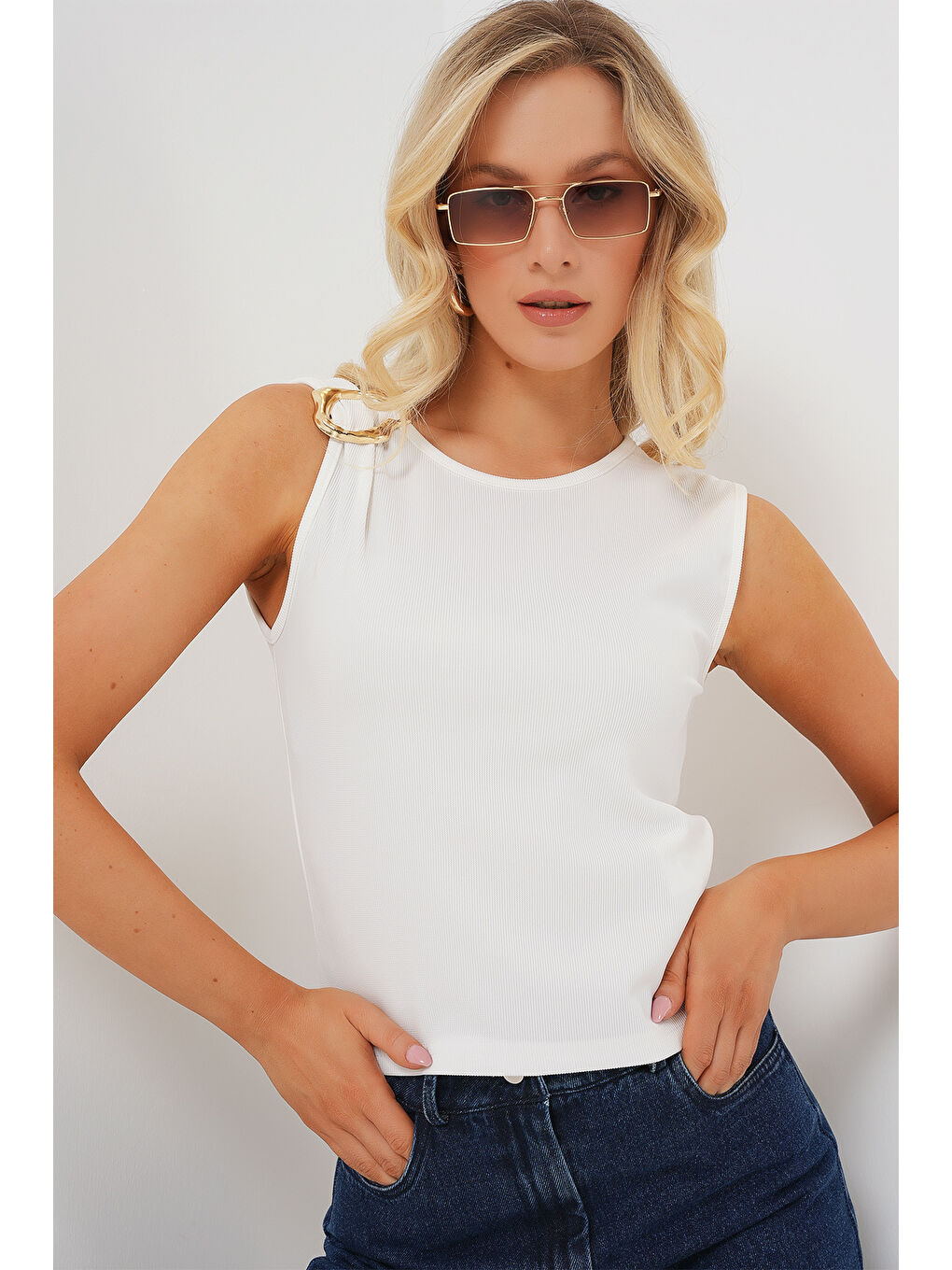 Kadın Kolsuz Basic Bluz 935 - Beyaz