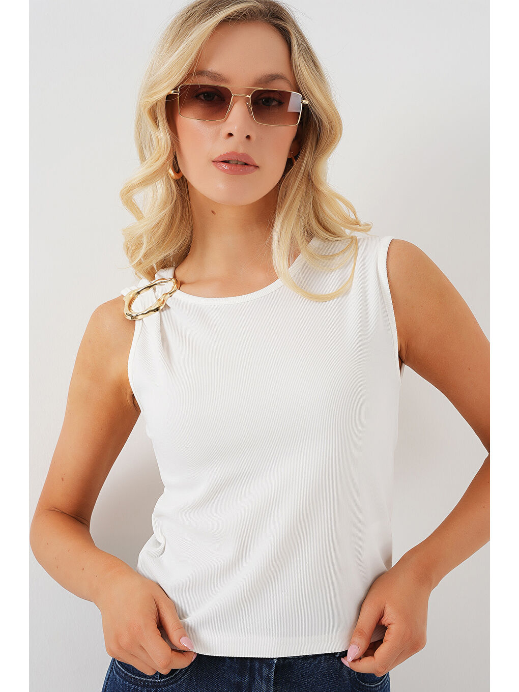 Kadın Kolsuz Basic Bluz 935 - Beyaz-3