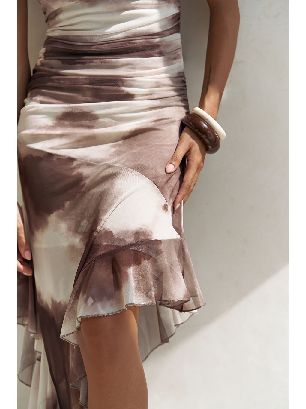 Kahverengi Stracnaha Drape Detaylı Kahve Straplez Elbise-7