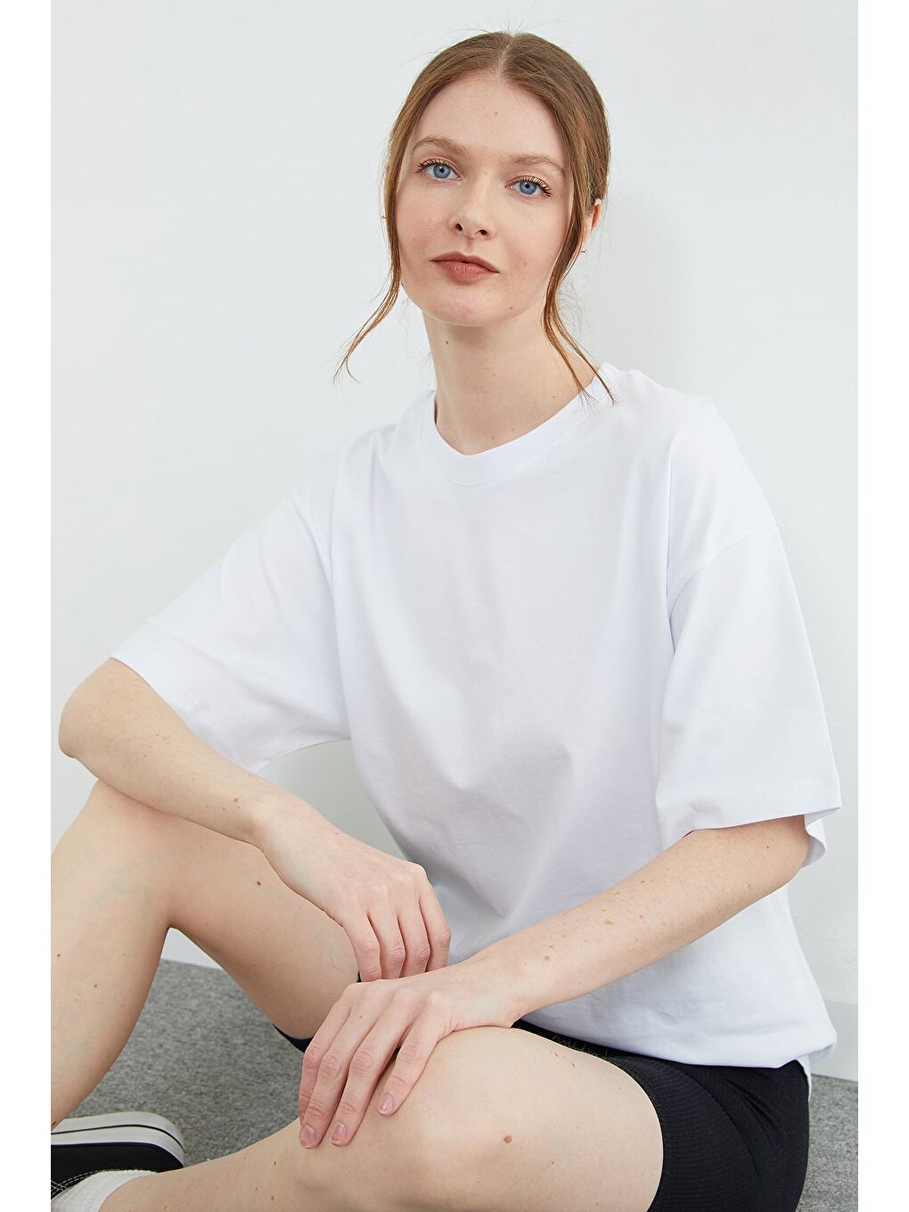 Beyaz Basic Bisiklet Yaka Oversize Tişört