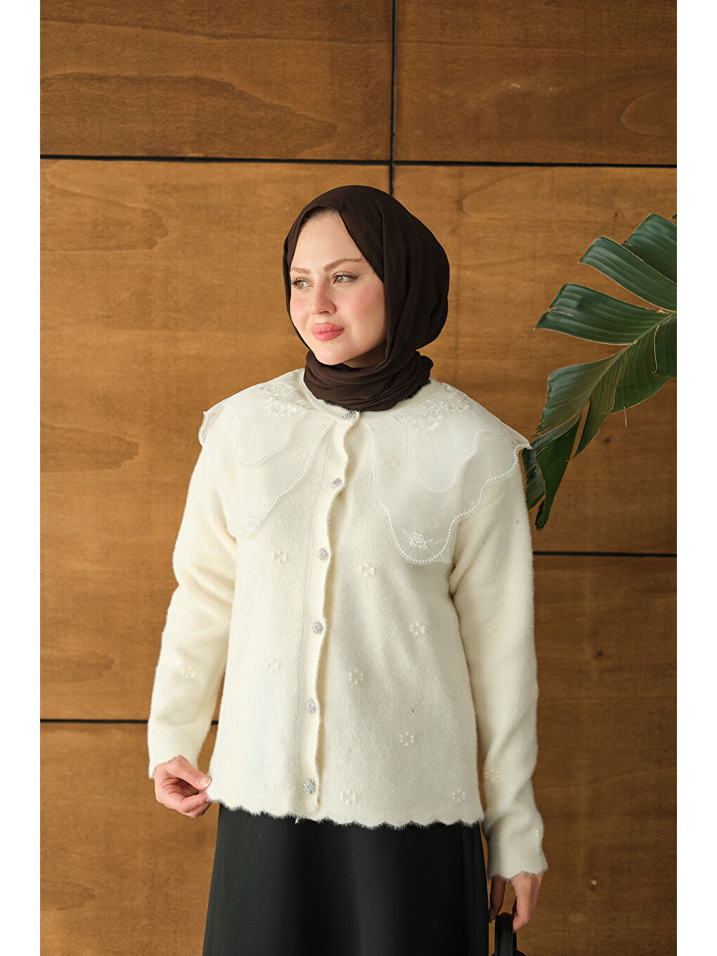 Kadın Dantel Yaka Püsküllü Hırka Ekru