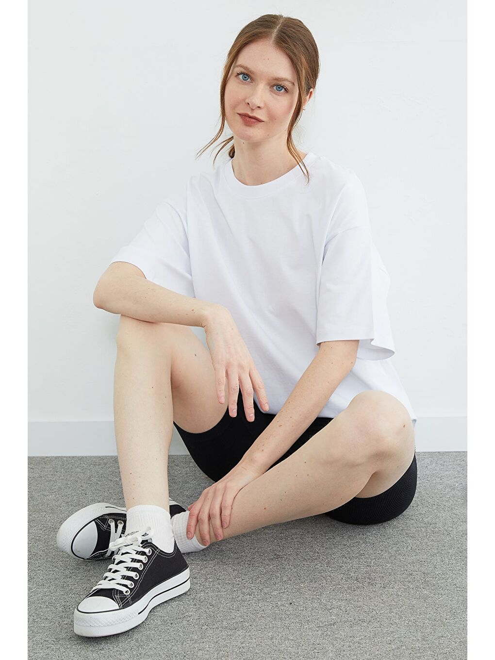 Beyaz Basic Bisiklet Yaka Oversize Tişört-1