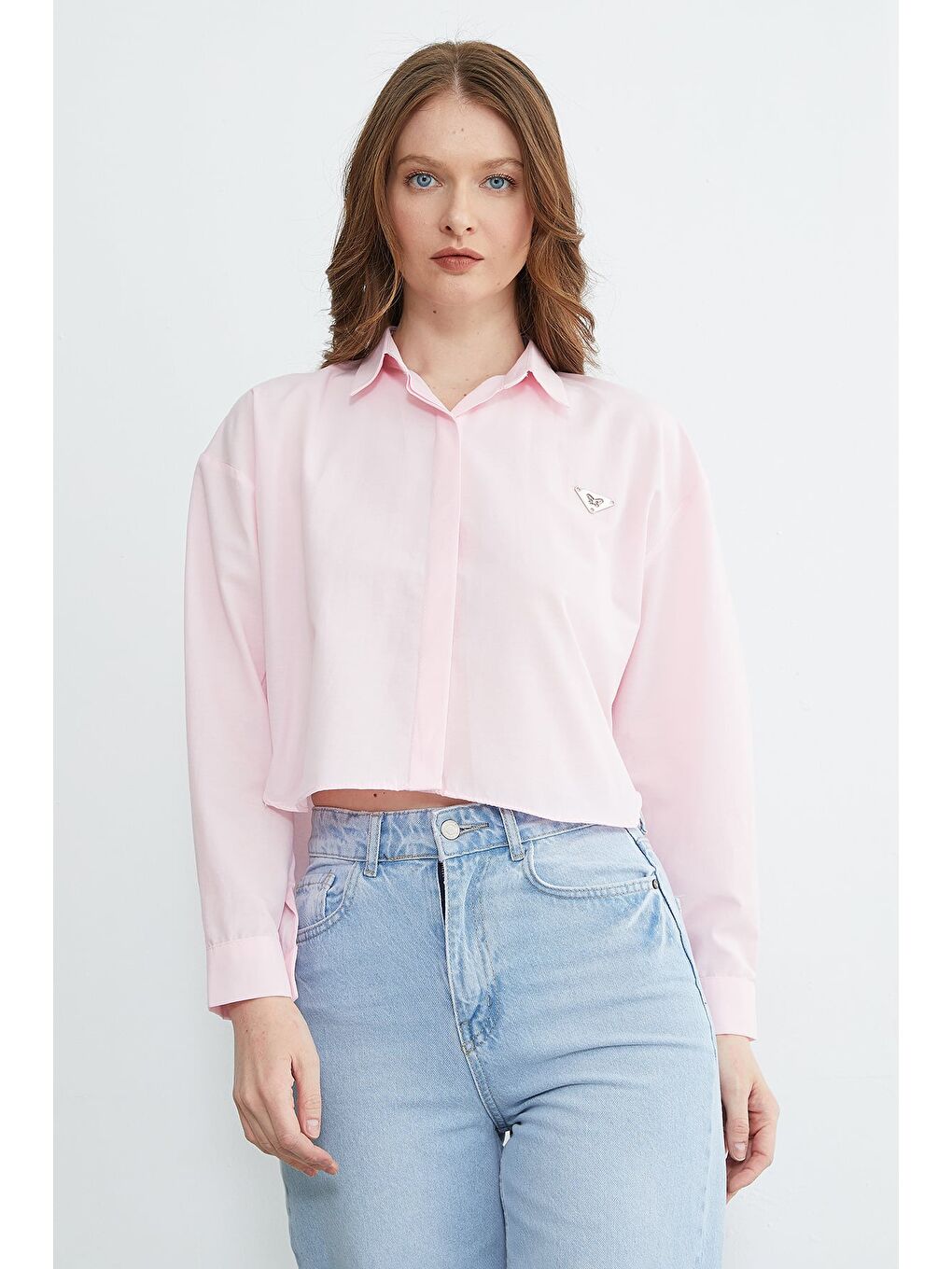 Pembe Kelebek Aksesuarlı Crop Gömlek