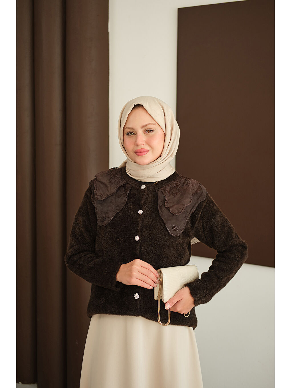 Kadın Dantel Yaka Püsküllü Hırka Kahverengi