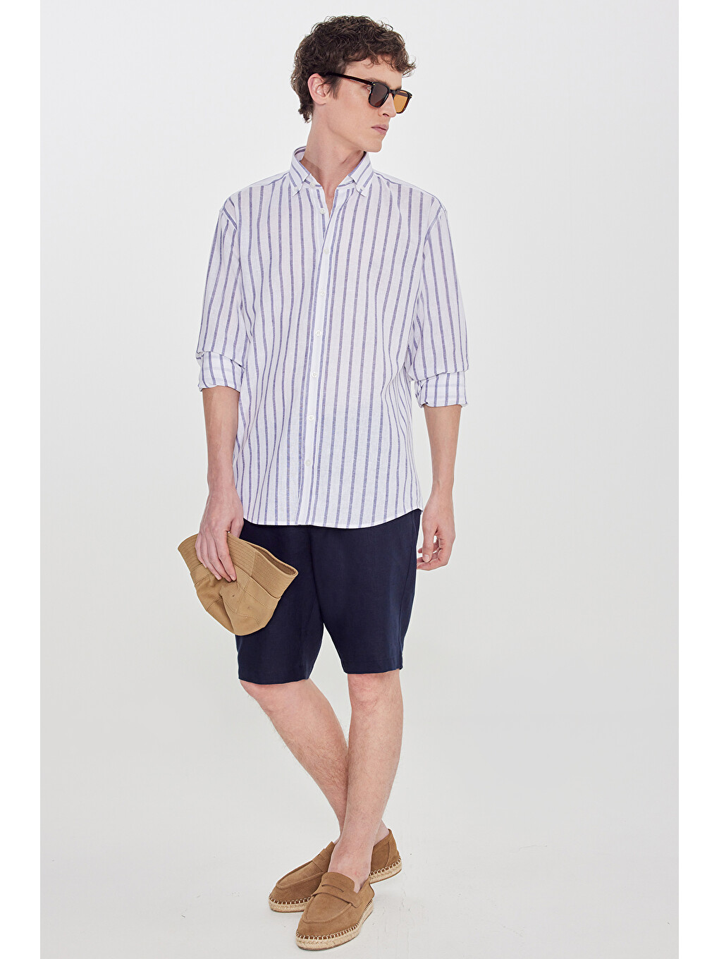 Erkek Beyaz-Lacivert Pamuklu Keten Slim Fit Dar Kesim Düğmeli Yaka Çizgili Gömlek-3