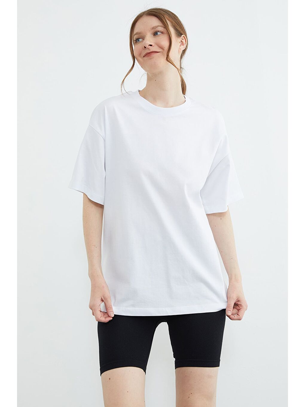 Beyaz Basic Bisiklet Yaka Oversize Tişört-3