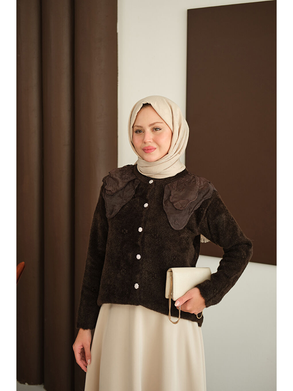 Kadın Dantel Yaka Püsküllü Hırka Kahverengi-1