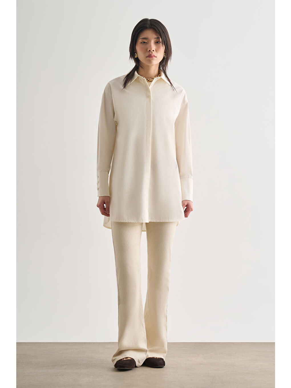 Premium Saf Pamuk Kalın Manşetli Oversize Beyaz Gömlek