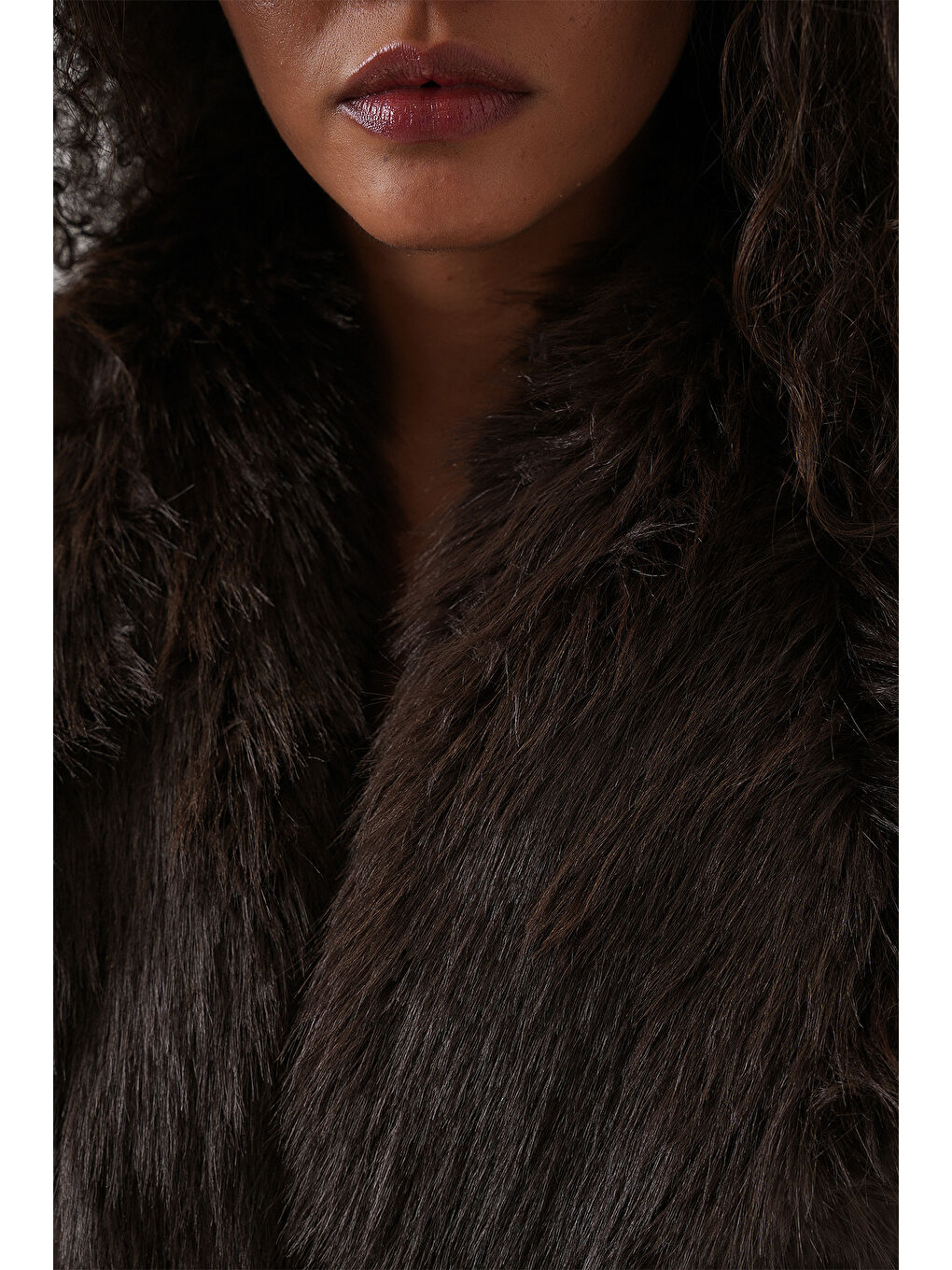 Kadın Kemerli Oversize Kürklü Kaban - Kahverengi-4