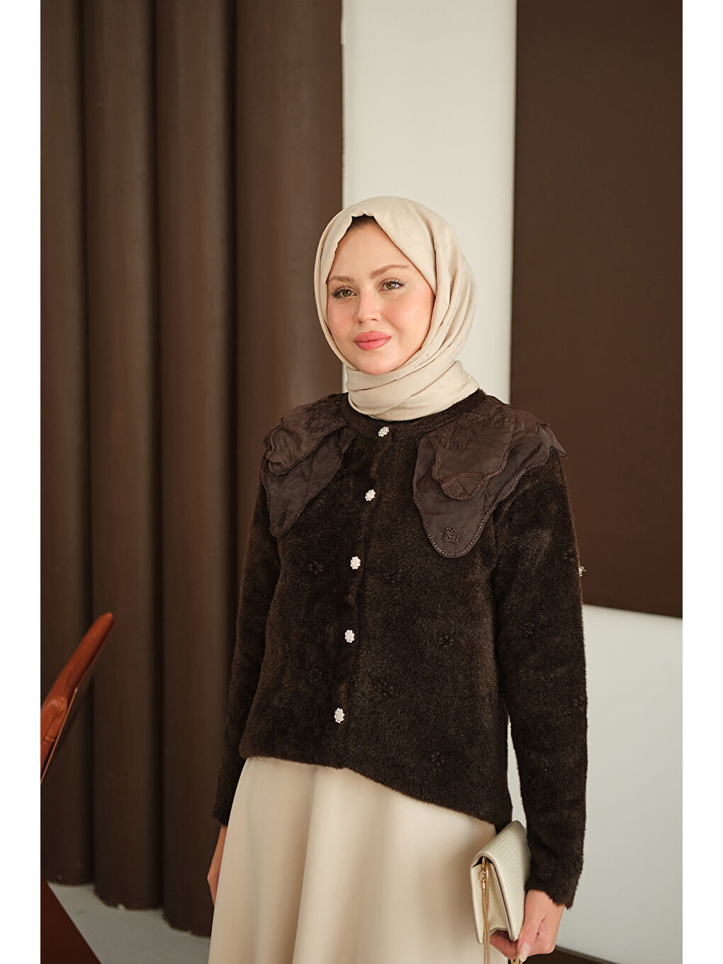 Kadın Dantel Yaka Püsküllü Hırka Kahverengi-2