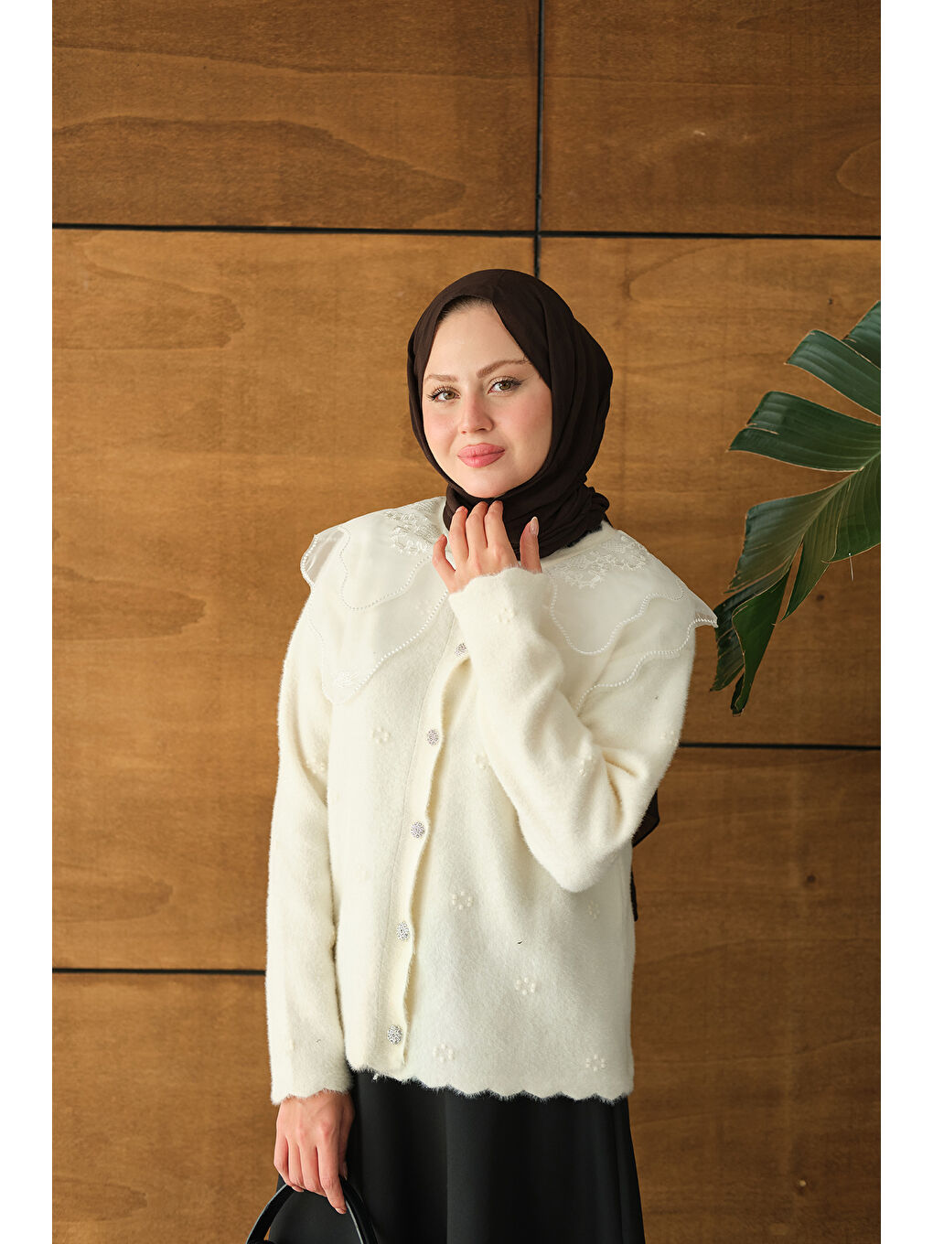 Kadın Dantel Yaka Püsküllü Hırka Ekru-1