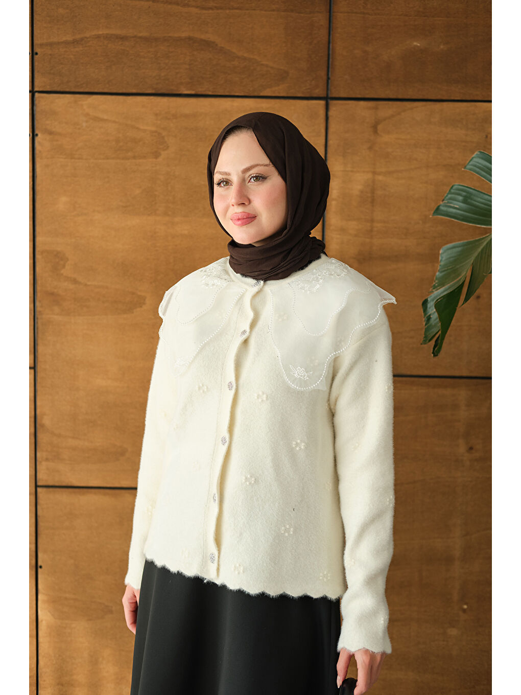 Kadın Dantel Yaka Püsküllü Hırka Ekru-2