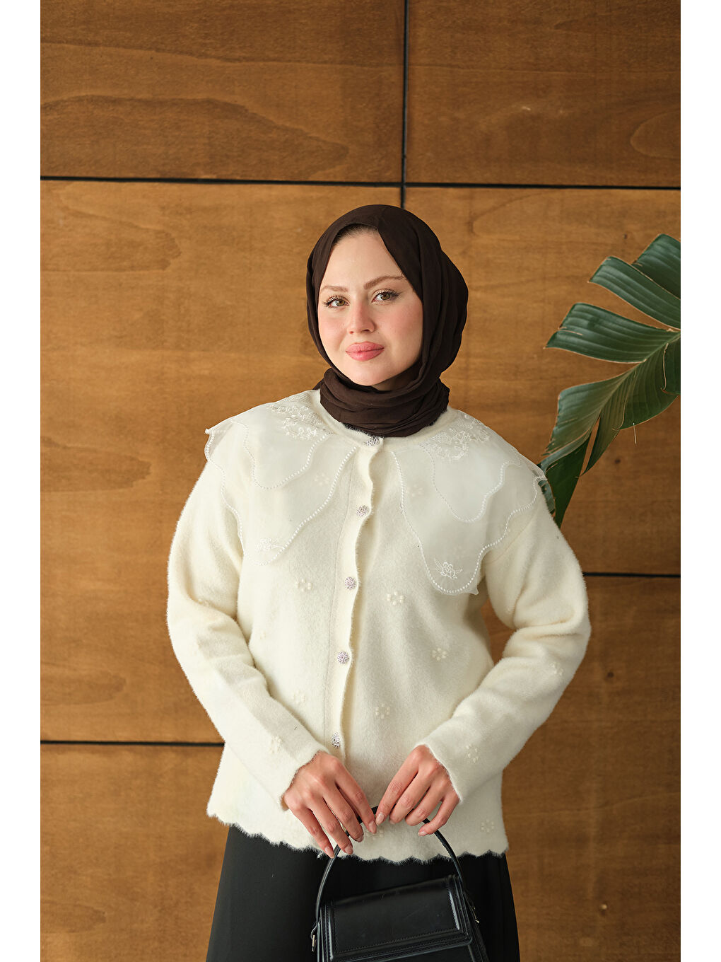 Kadın Dantel Yaka Püsküllü Hırka Ekru-3