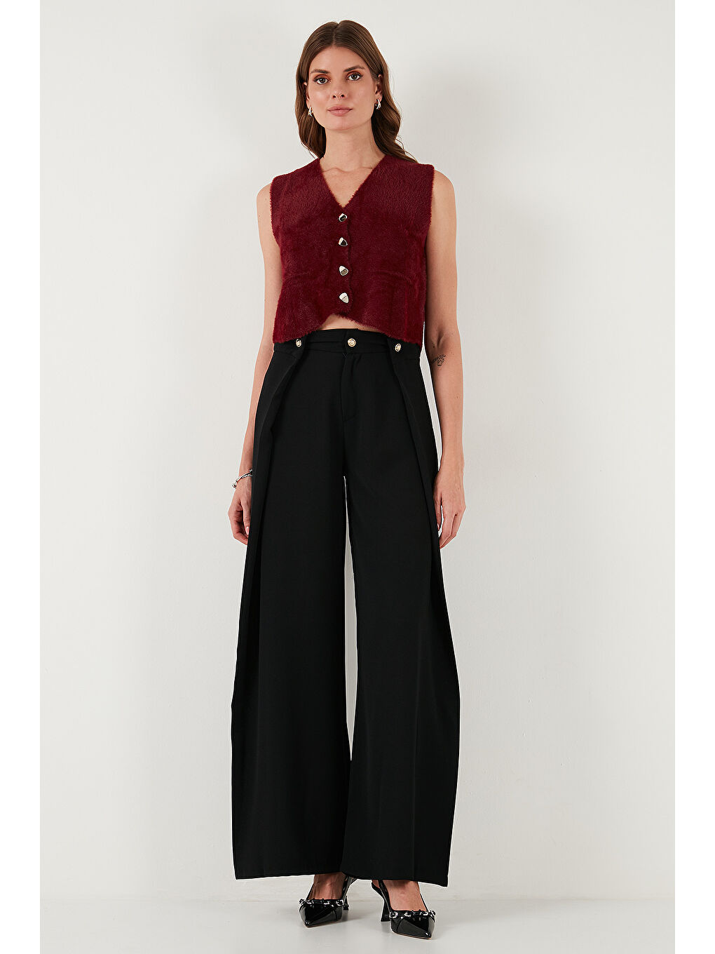 Siyah Düğmeli Pile Detaylı Wide Leg Yüksek Bel Geniş Paça Pantolon 68351133