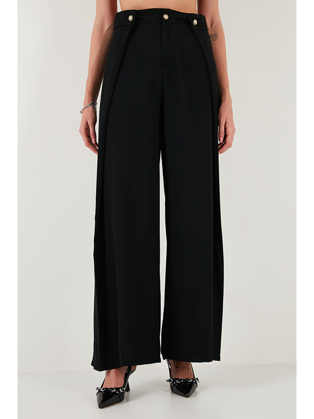 Siyah Düğmeli Pile Detaylı Wide Leg Yüksek Bel Geniş Paça Pantolon 68351133-2