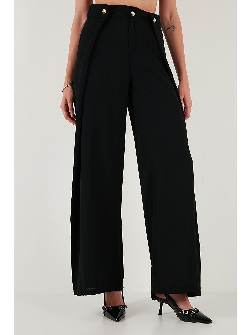 Siyah Düğmeli Pile Detaylı Wide Leg Yüksek Bel Geniş Paça Pantolon 68351133-3