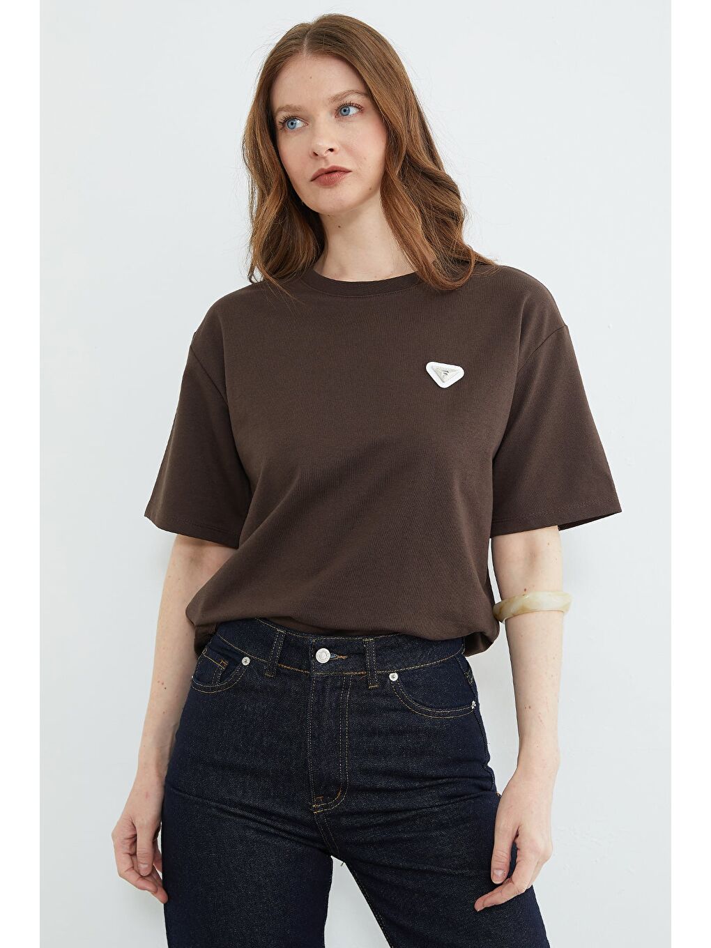 Kahverengi Metal Aksesuarlı Bisiklet Yaka Tişört-2