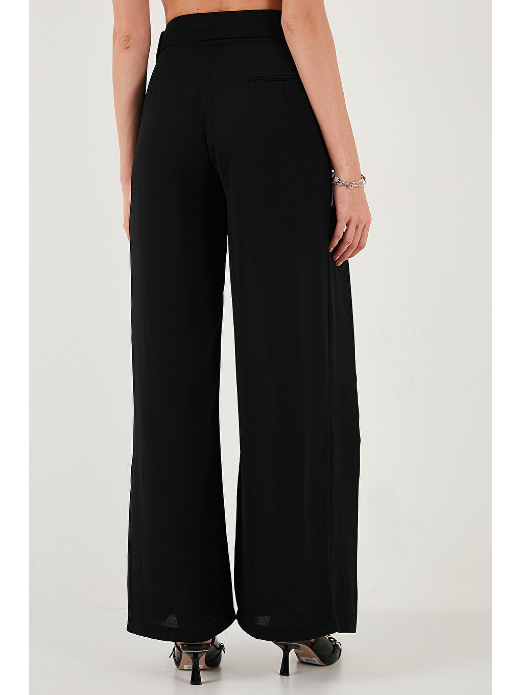 Siyah Düğmeli Pile Detaylı Wide Leg Yüksek Bel Geniş Paça Pantolon 68351133-5