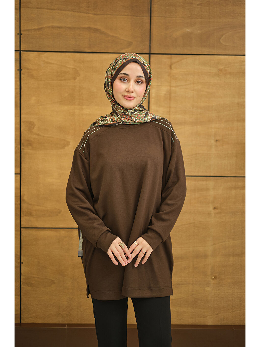 Kadın Bisiklet Yaka Omuz Taş Detay Regular Viskon Tunik Kahverengi-1