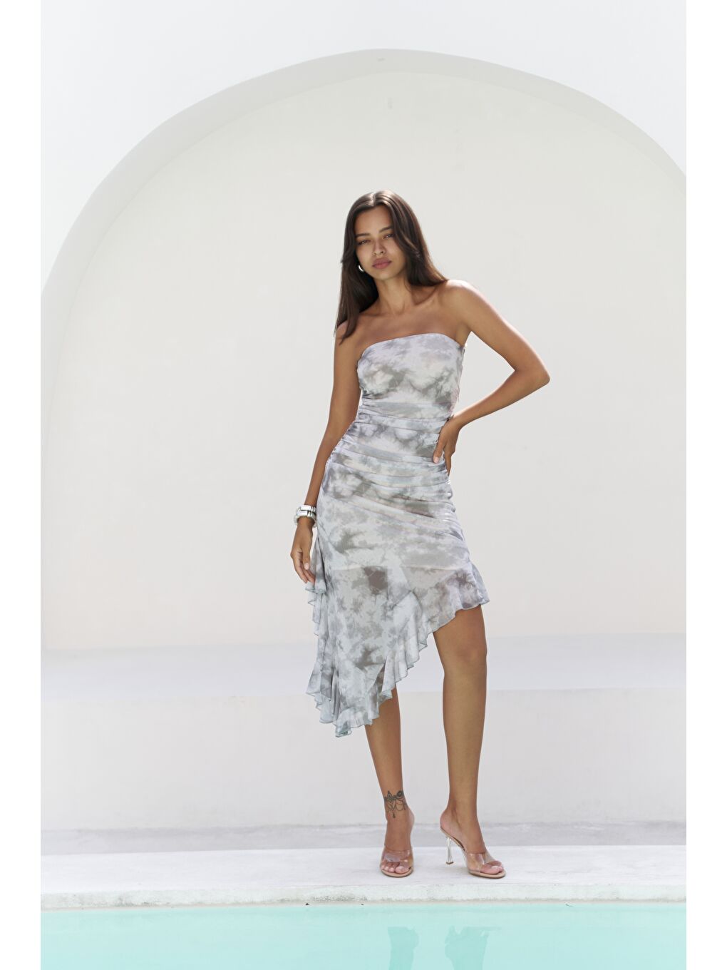 Stracnaha Drape Detaylı Gri Straplez Elbise-1