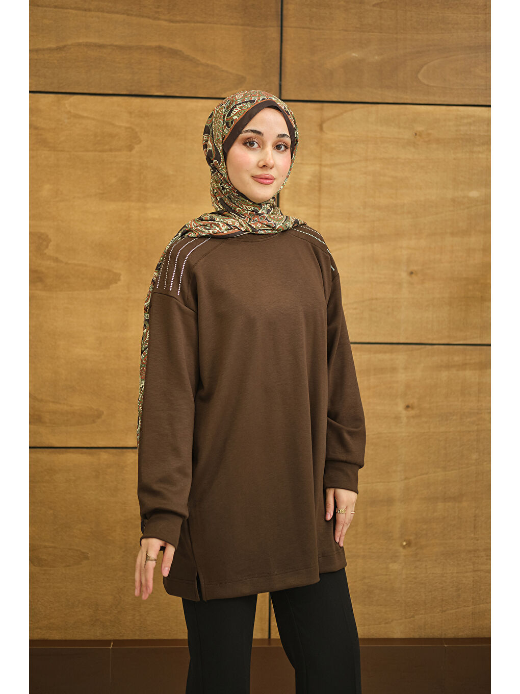 Kadın Bisiklet Yaka Omuz Taş Detay Regular Viskon Tunik Kahverengi-3