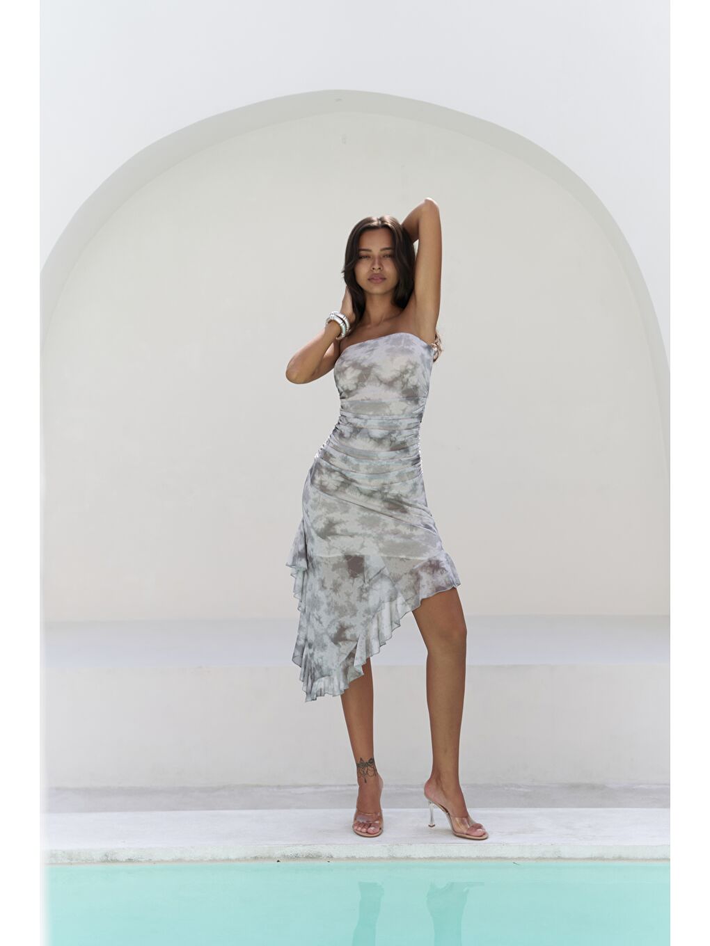 Stracnaha Drape Detaylı Gri Straplez Elbise-2