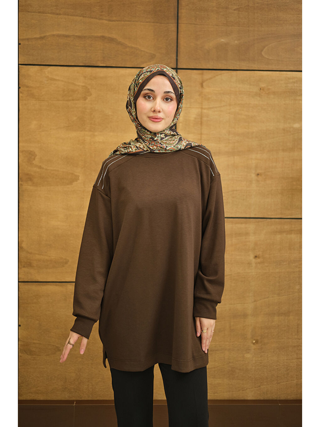 Kadın Bisiklet Yaka Omuz Taş Detay Regular Viskon Tunik Kahverengi-4