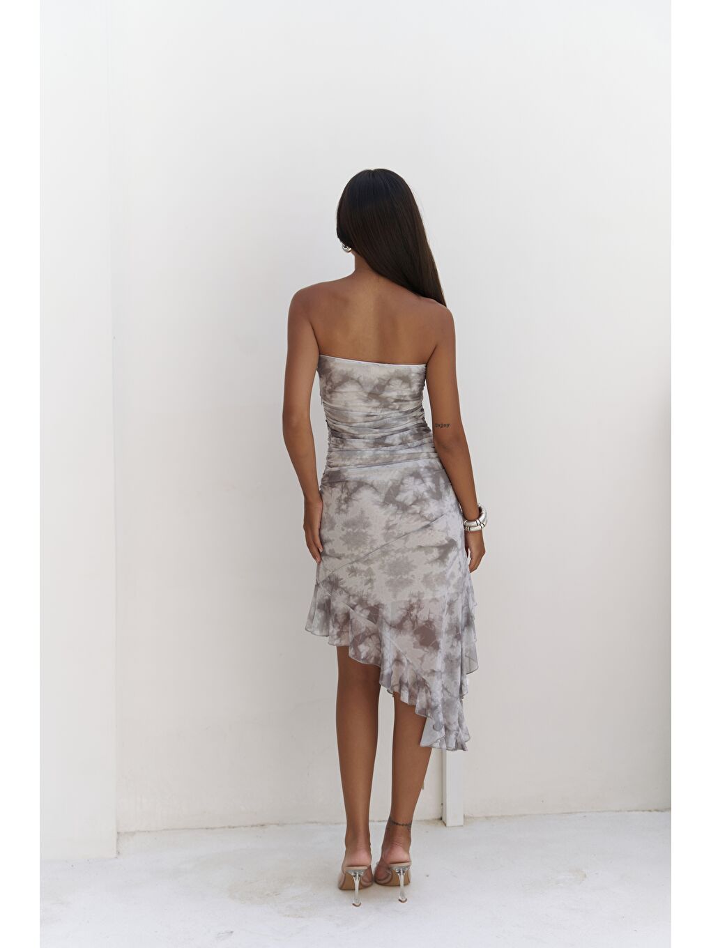 Stracnaha Drape Detaylı Gri Straplez Elbise-4
