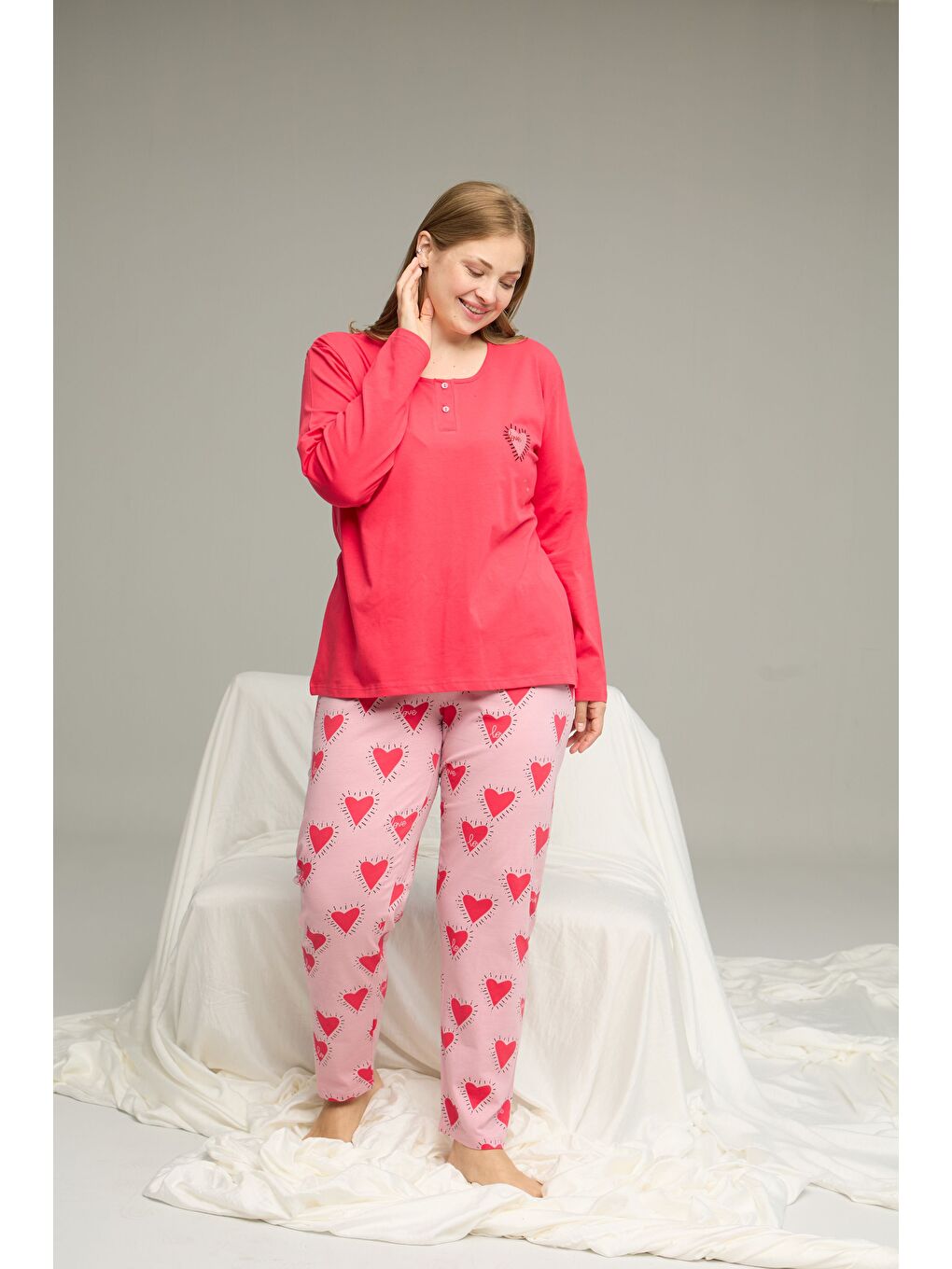 Kırmızı Narçiçeği Desenli Curve Büyük Beden Battal Boy Pamuklu Pijama Takım25240795-1