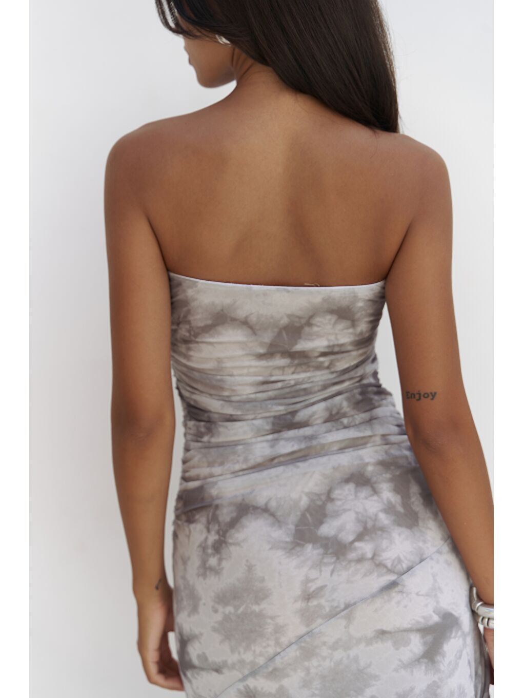 Stracnaha Drape Detaylı Gri Straplez Elbise-6