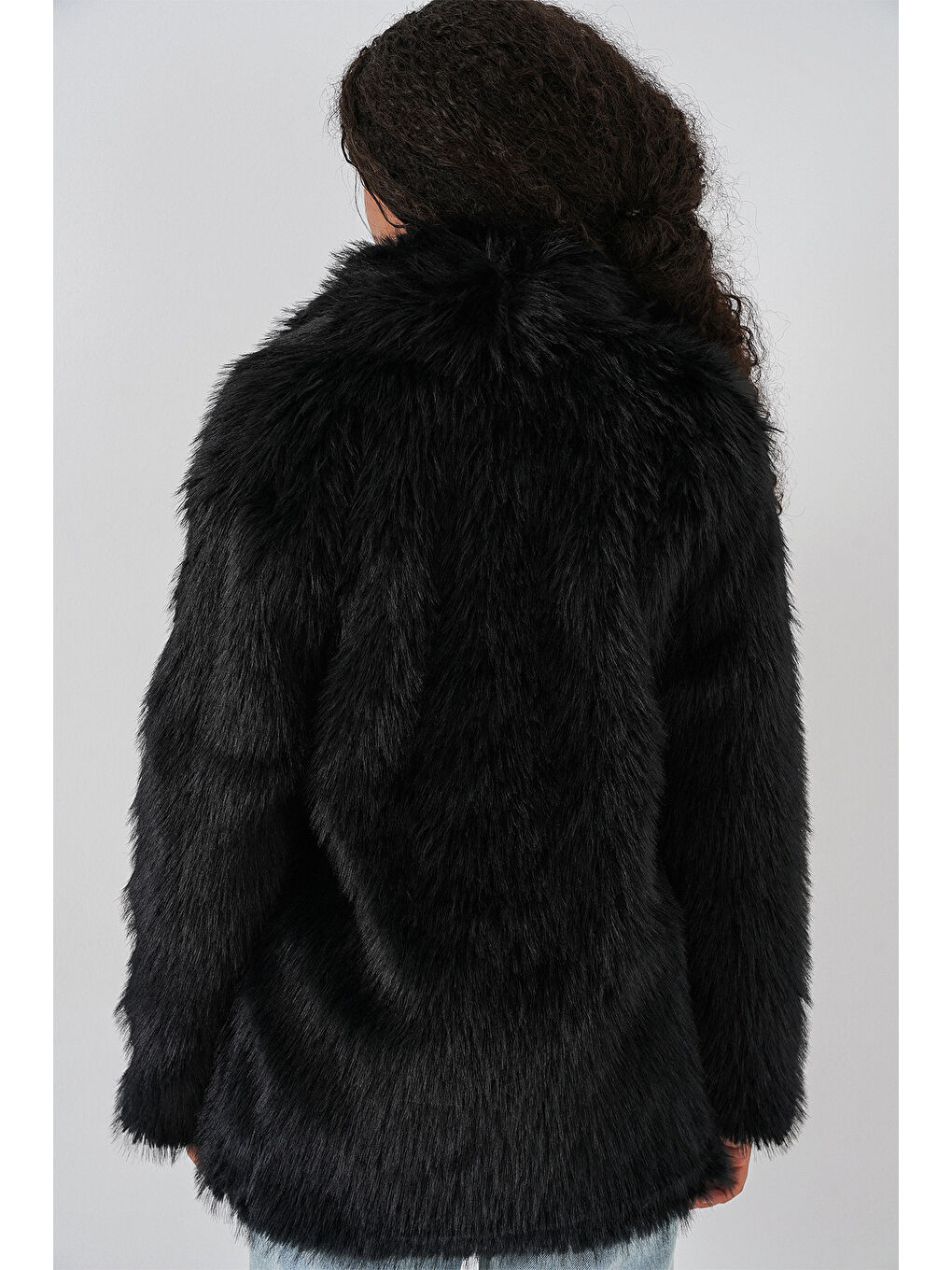 Kadın Kemerli Oversize Kürklü Kaban - Siyah-5