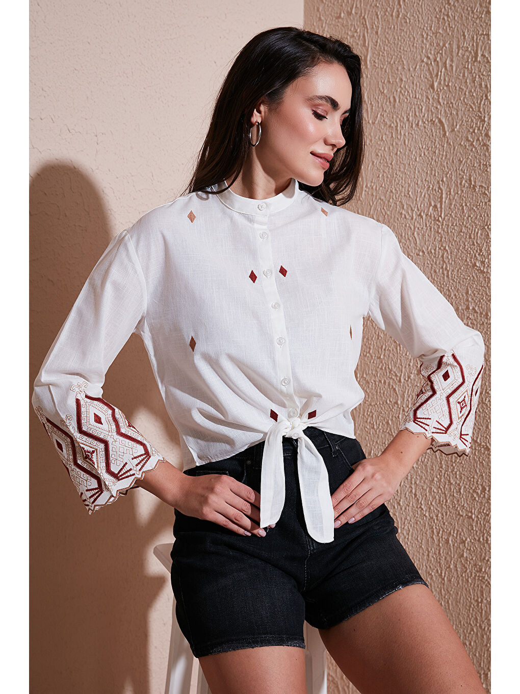 Lila Pamuklu Nakışlı Belden Bağlamalı Hakim Yaka Kadın Gömlek 6110097-2