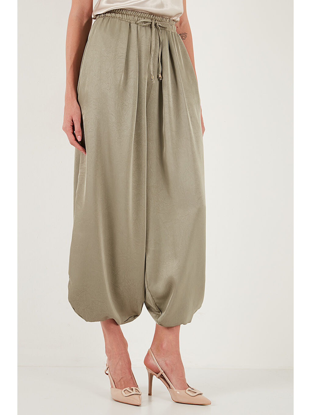 Yeşil Oversize Bağlamalı Balon Paça Saten Şalvar Pantolon 68351199-1