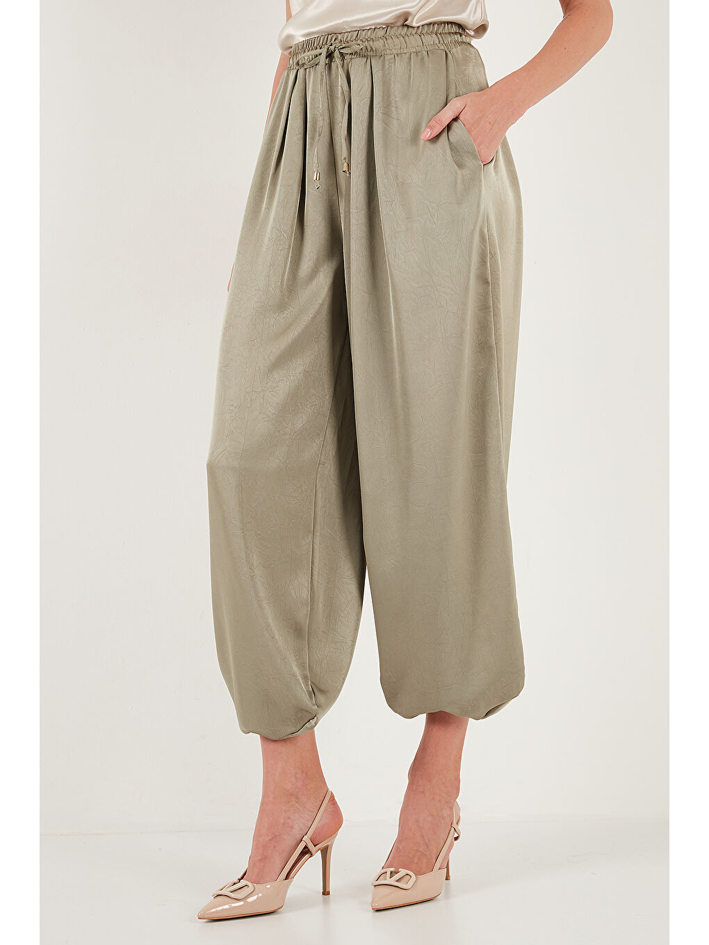 Yeşil Oversize Bağlamalı Balon Paça Saten Şalvar Pantolon 68351199-3