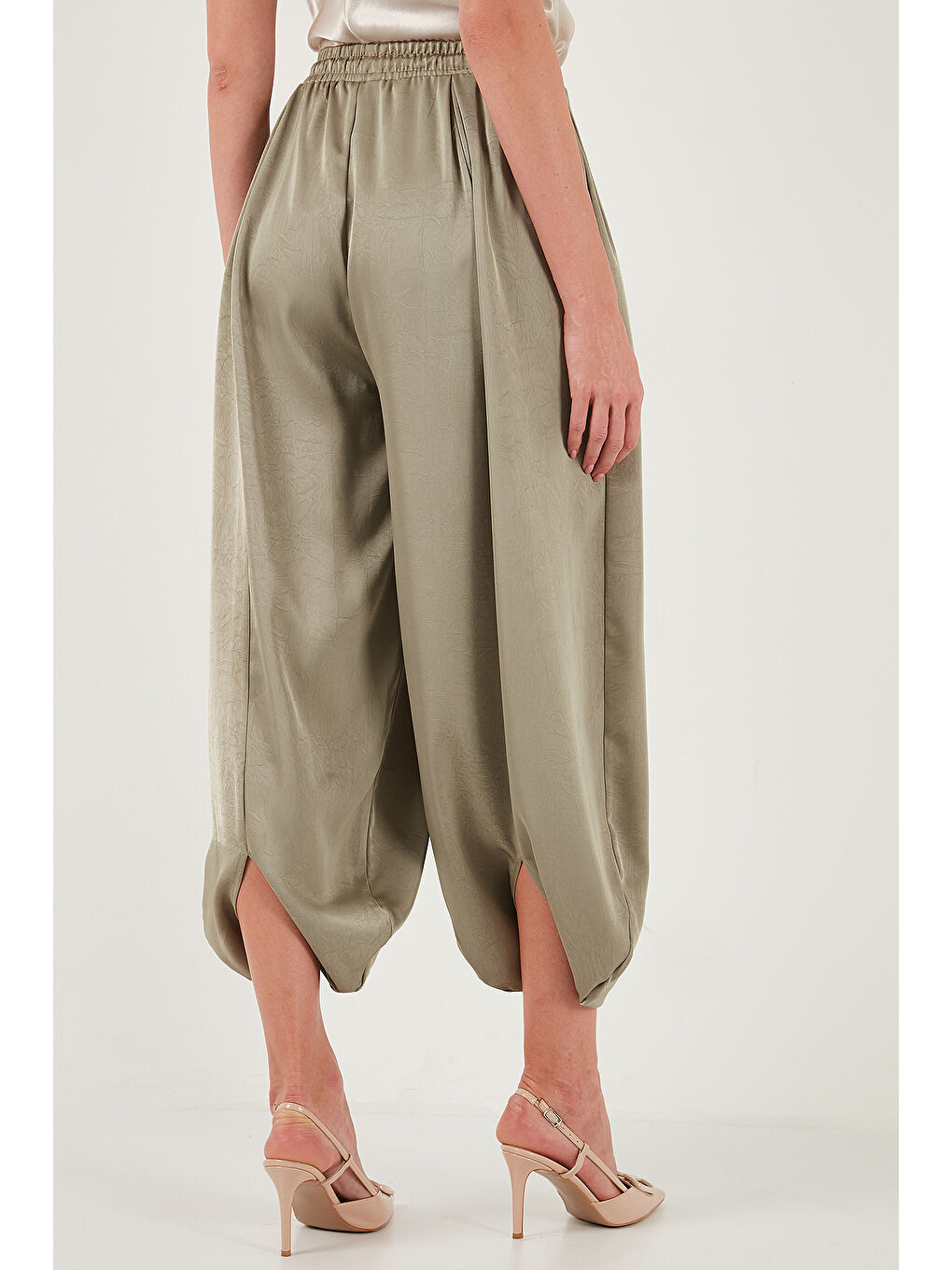 Yeşil Oversize Bağlamalı Balon Paça Saten Şalvar Pantolon 68351199-5