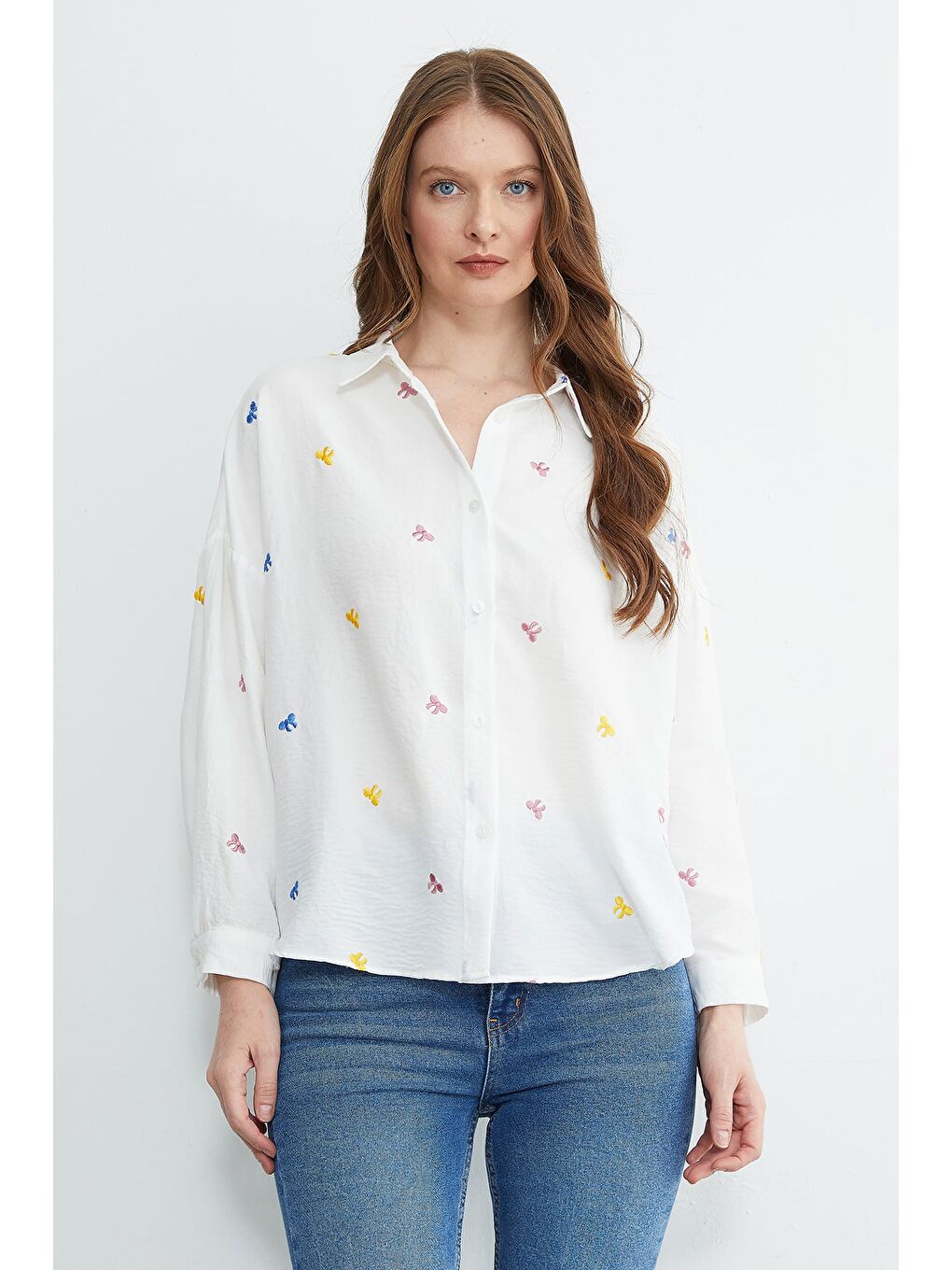 Beyaz Fiyonk Nakışlı Oversize Gömlek-1
