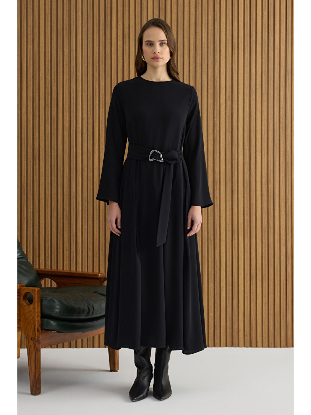 Siyah Metal Tokalı Krep Elbise-3