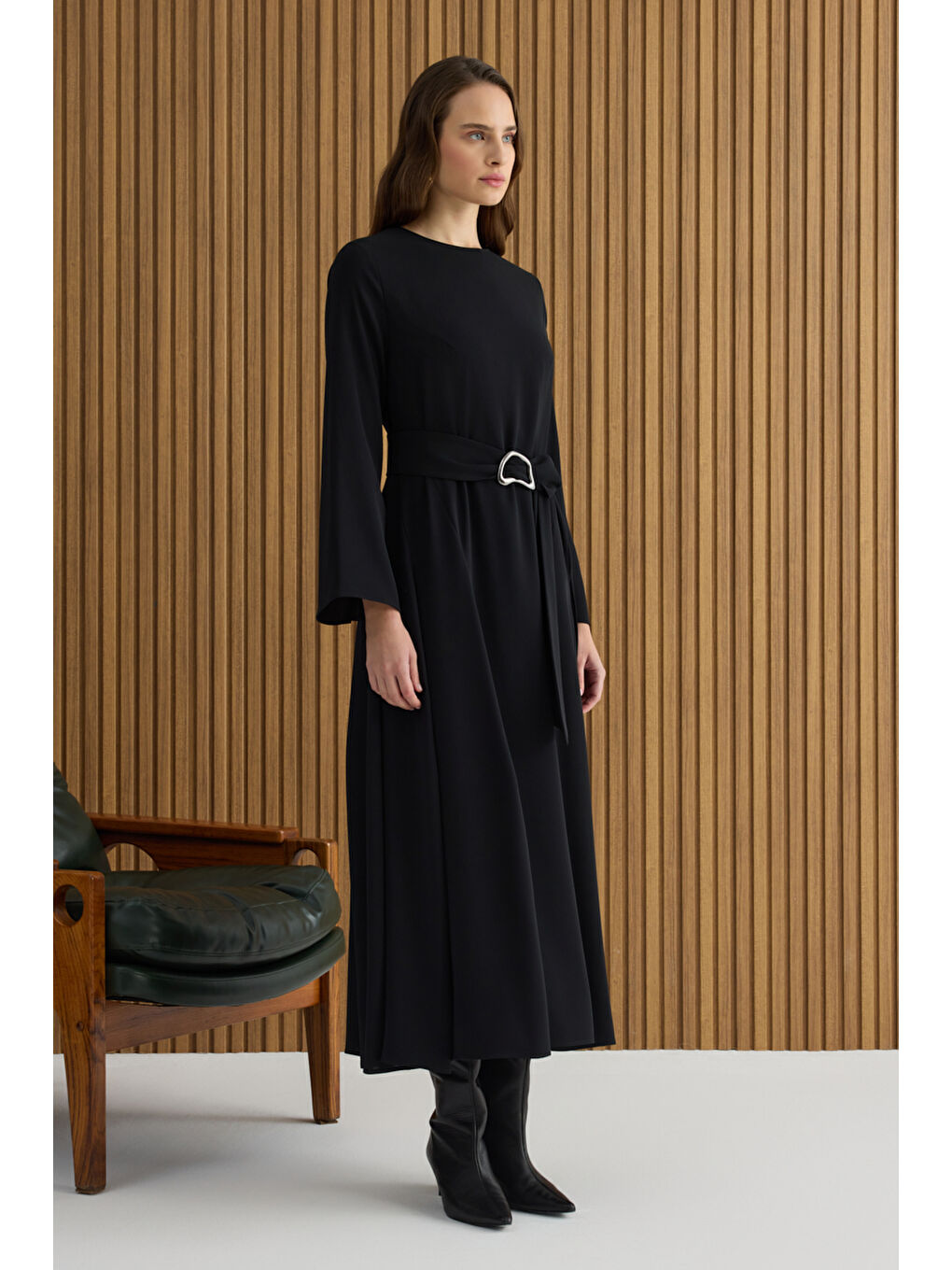 Siyah Metal Tokalı Krep Elbise-4