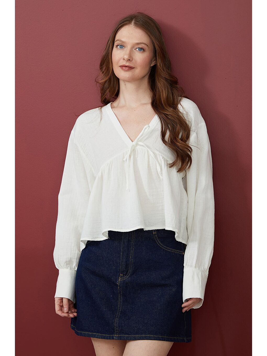 Ekru Bağlama Detaylı V Yaka Müslin Kumaş Bluz