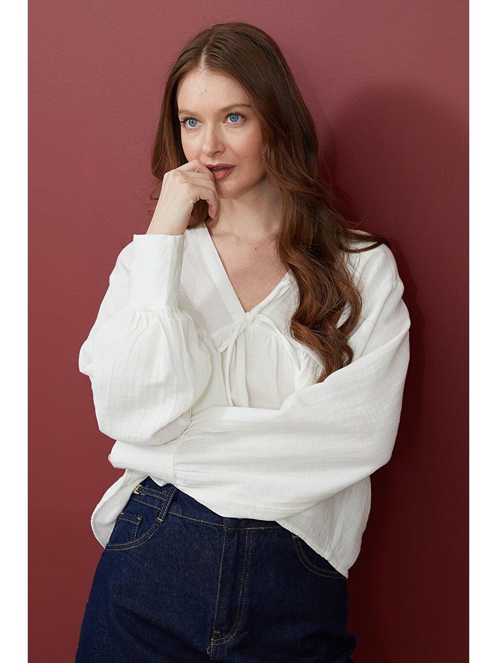 Ekru Bağlama Detaylı V Yaka Müslin Kumaş Bluz-1