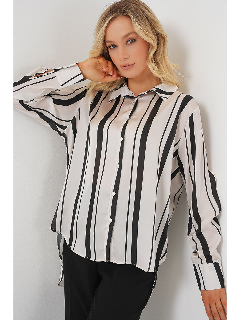 Kadın Çizgili Uzun Saten Gömlek 20291 - Siyah