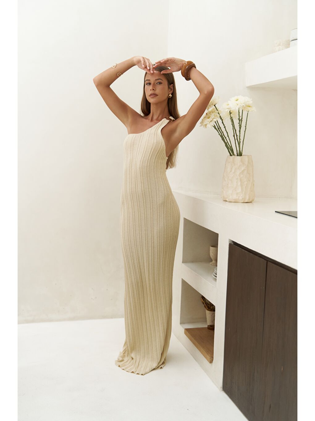 Endah Halka Detaylı Asimetrik Bej Uzun Triko Elbise-5