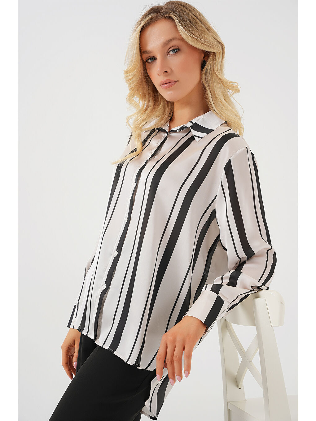 Kadın Çizgili Uzun Saten Gömlek 20291 - Siyah-2