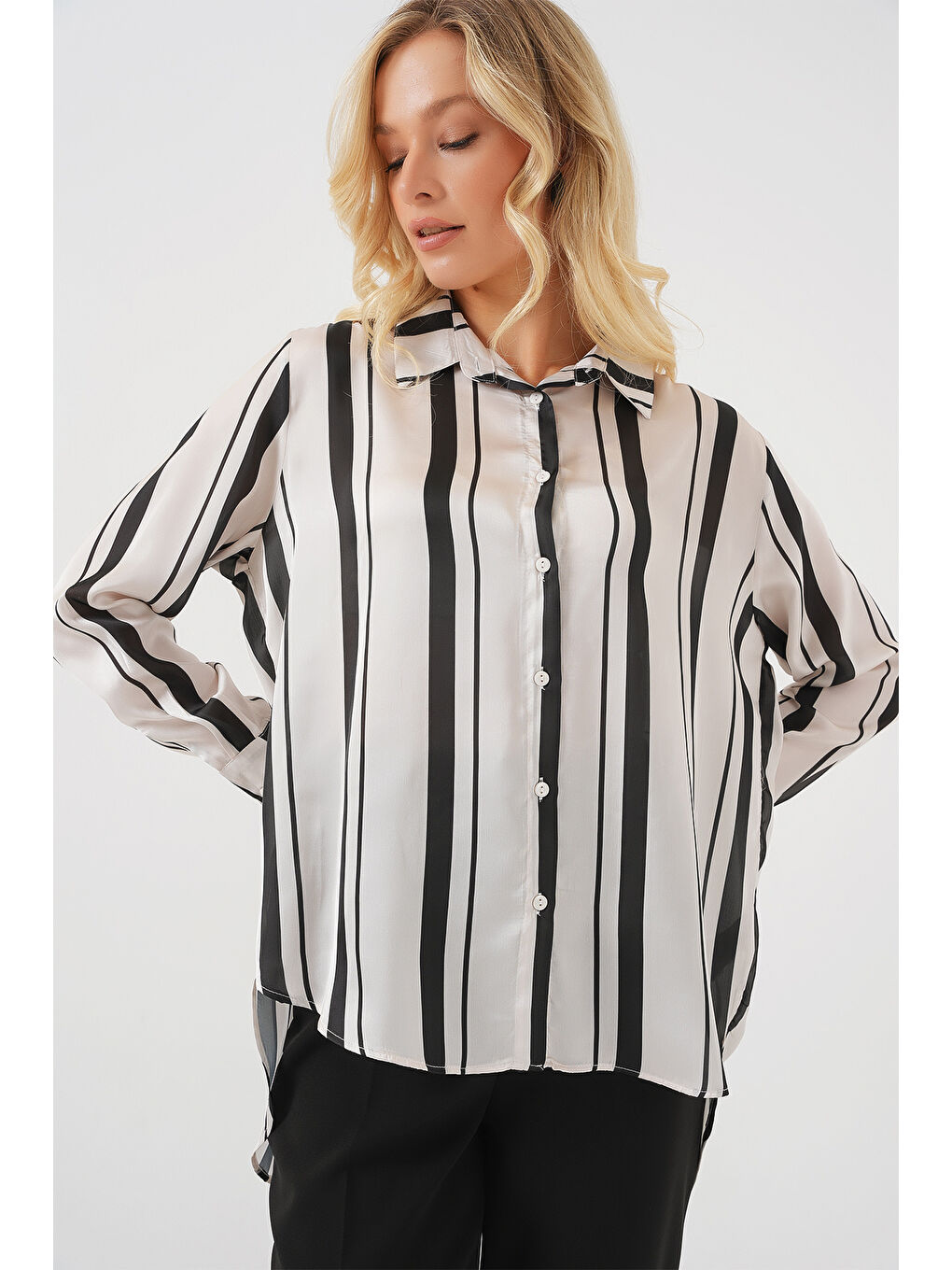 Kadın Çizgili Uzun Saten Gömlek 20291 - Siyah-3