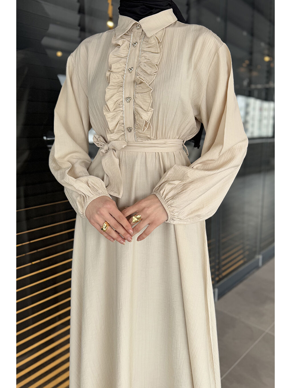 Bej Yaka Fırfır Ve Taş Detaylı Bel Kuşaklı Kadın Tesettür Elbise-5