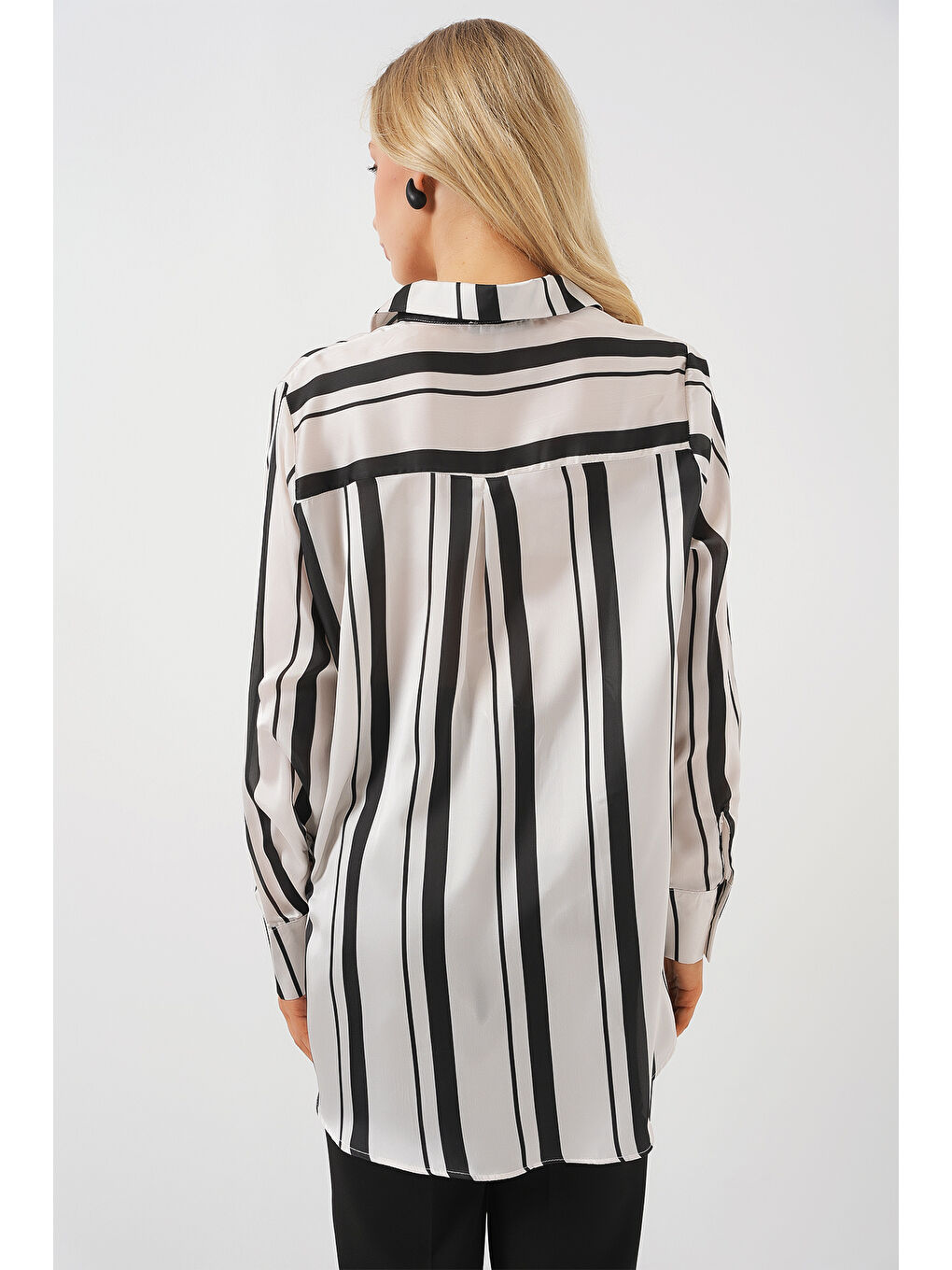 Kadın Çizgili Uzun Saten Gömlek 20291 - Siyah-5